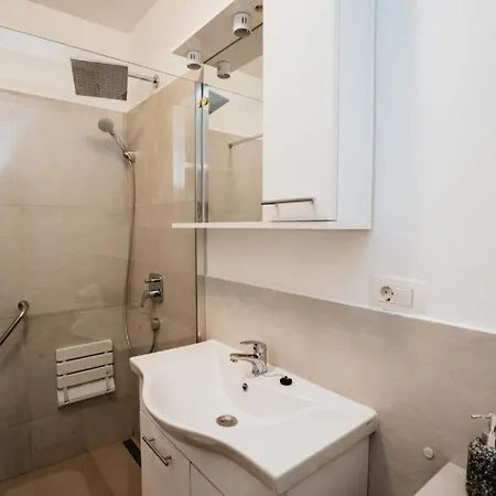 Big Near Center Apartament Zadar