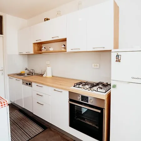 Apartment Big Near Center Zadar