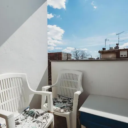 Big Near Center Apartament *