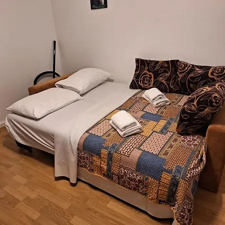 Big Near Center Апартаменти