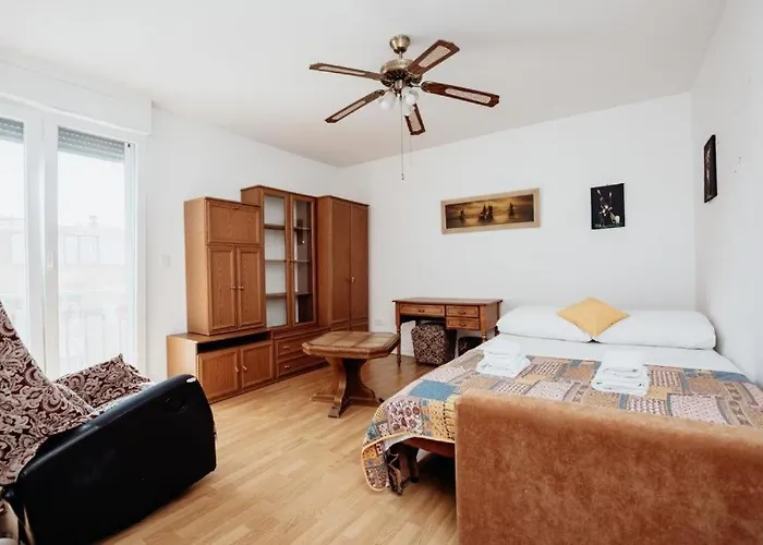 Big Near Center * Zara