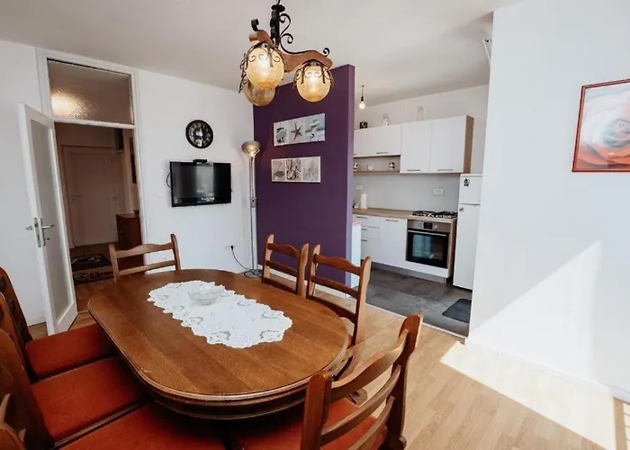 Big Near Center Zára