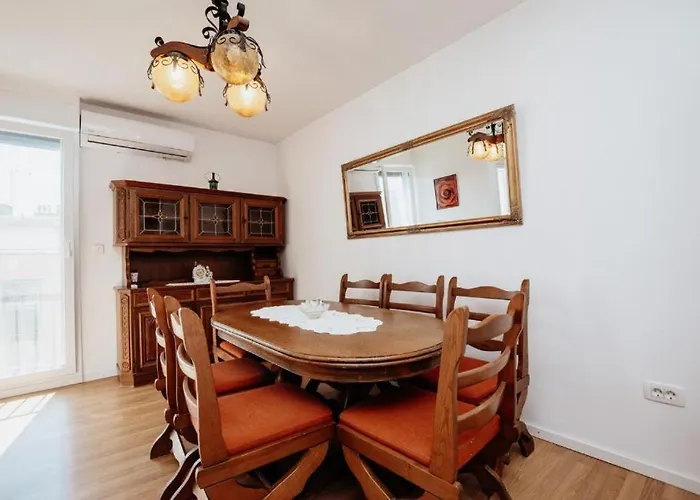 Big Near Center * Zara